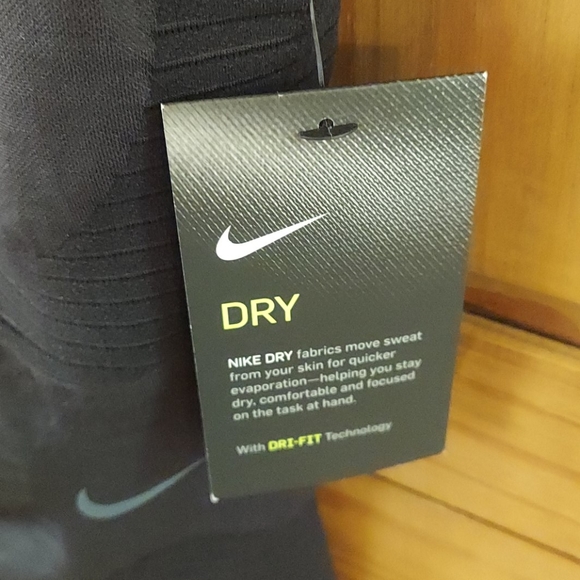 Nike - Picture 2 of 15